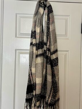 Cozy Plaid Oversized Scarf - Gray, Cream & Black